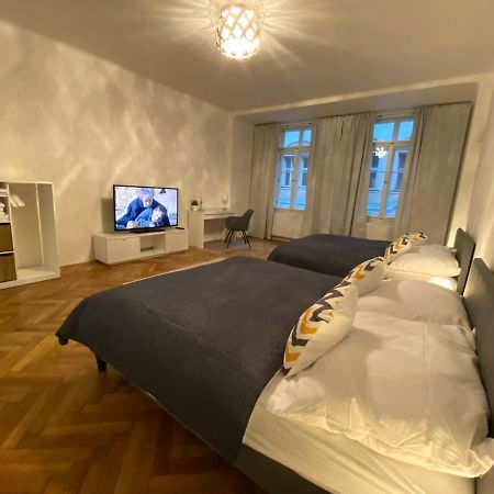 Spacious Apartment On Wenceslas Square Praga Exterior foto