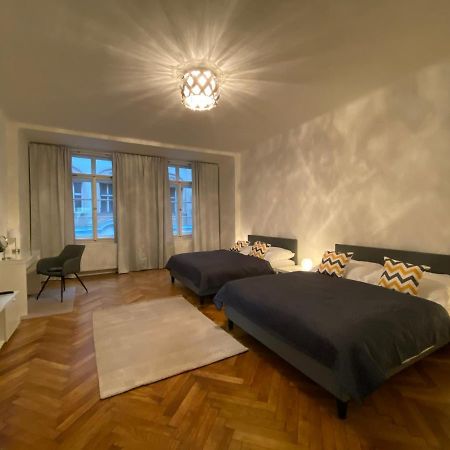 Spacious Apartment On Wenceslas Square Praga Exterior foto