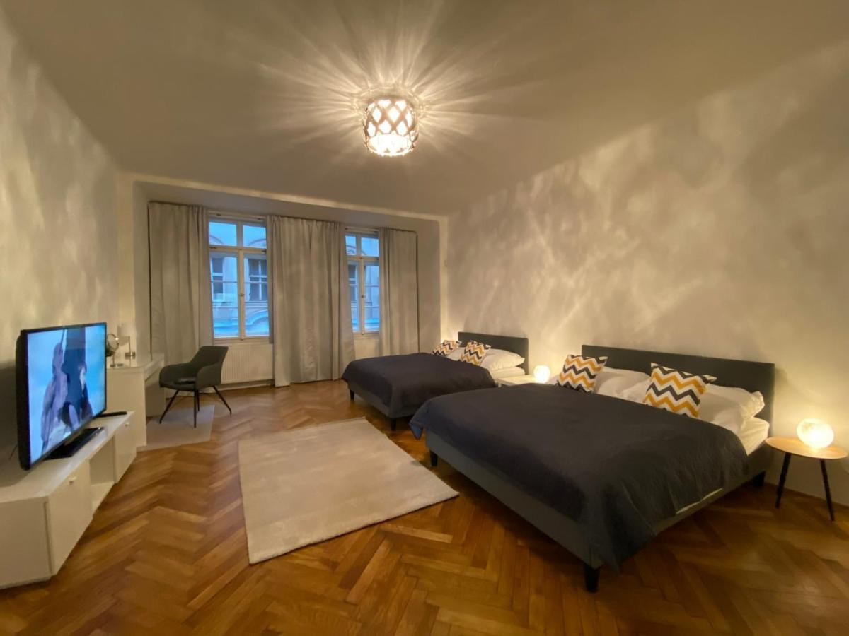 Spacious Apartment On Wenceslas Square Praga Exterior foto